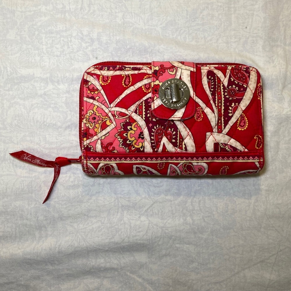 Vera Bradley Turn Lock Wallet Rosy Posies Retired Quilted Zip Around - Picture 2 of 7